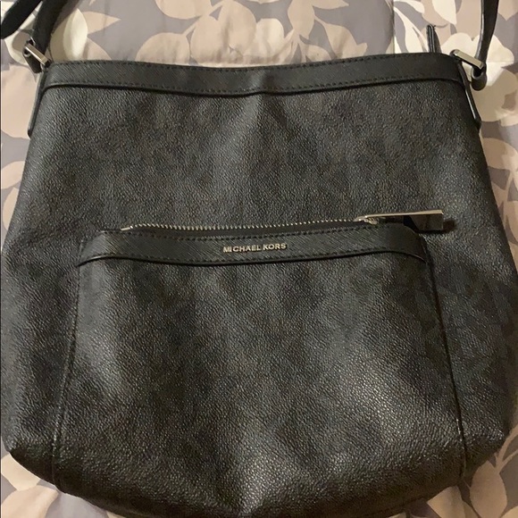 Michael Kors Handbags - MK Crossbody Purse